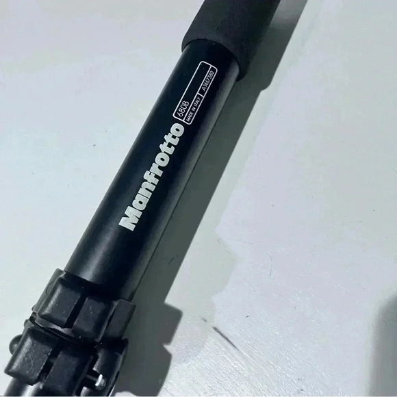Manfrotto 680B Monopod heavy duty extends over 5 ft tall camera holder